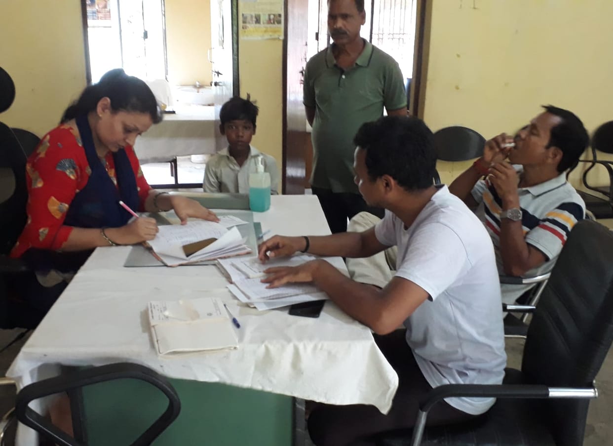 Somewhere there is no water and somewhere there is no fan... patients troubled in the heat