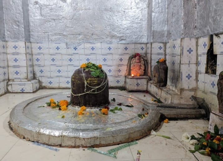 Do not offer these 4 things while anointing Shivling keep these things in mind during worship
