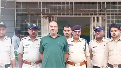 पुलिस की गिरफ्त में आरोपी