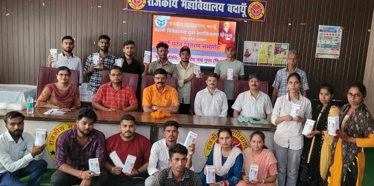 Smartphones distributed to 85 students