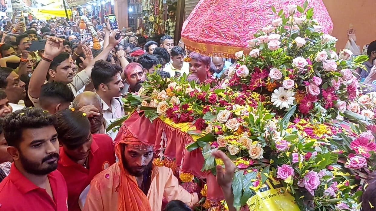 Khandwa Jyotirlinga Lord Omkareshwar and Mamleshwar went on city tour on third Monday Sawan