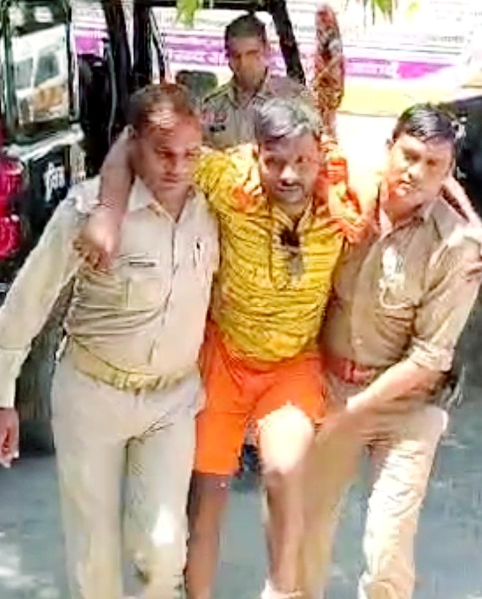 DJ sound system fell in collision between tractor and trolley, three Kanwariyas injured