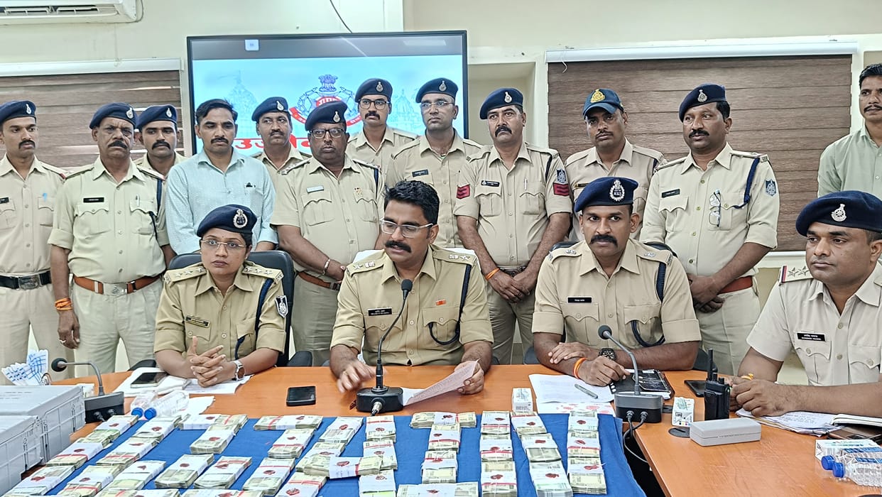 Ujjain person who stole 22 lakhs from ATM was caught from tea shop he had seen password during servicing
