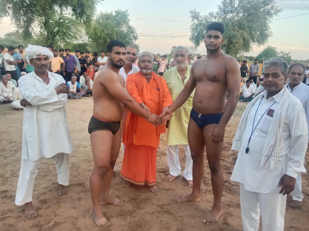 Wrestling worth Rs 5100 ended in a draw