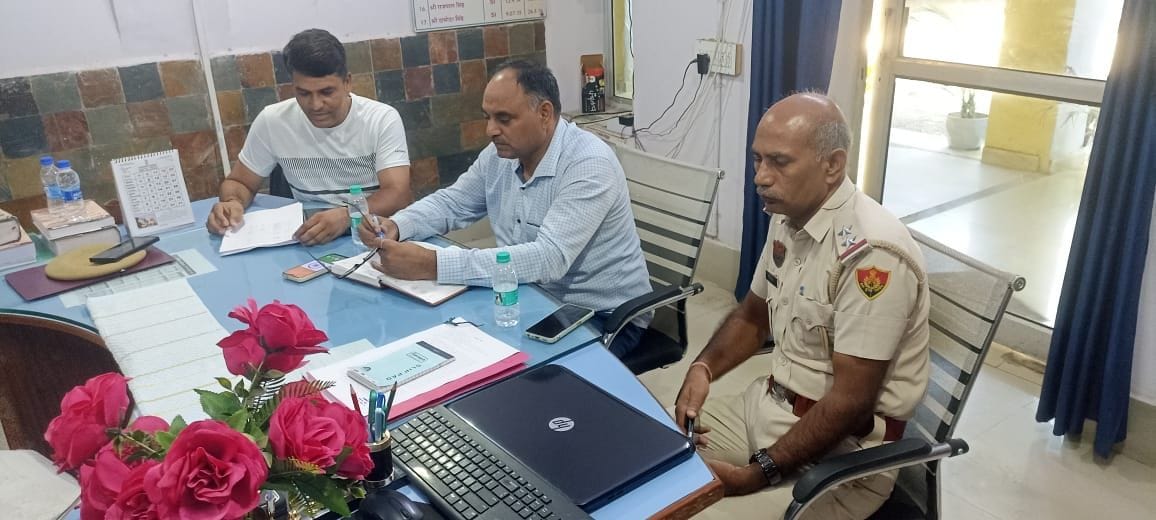 Police station Mandhan and police station Ateli held inter border coordination meeting.