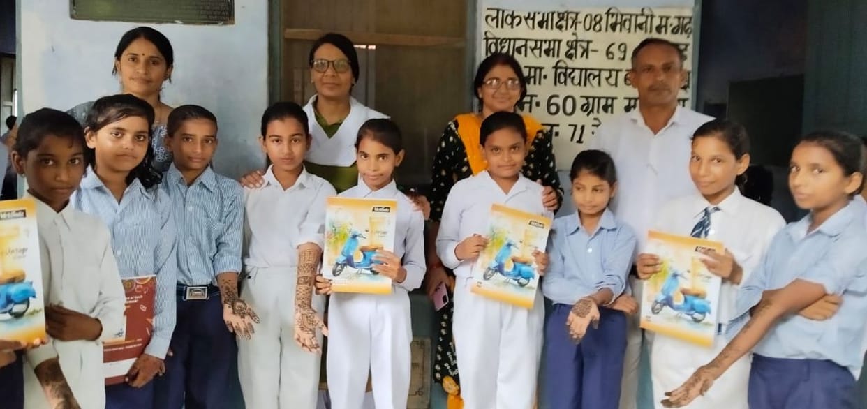 Mehndi competition organized in school on Hariyali Teej