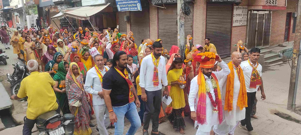 Women carried out the Kalash Yatra by placing the urn on their heads.