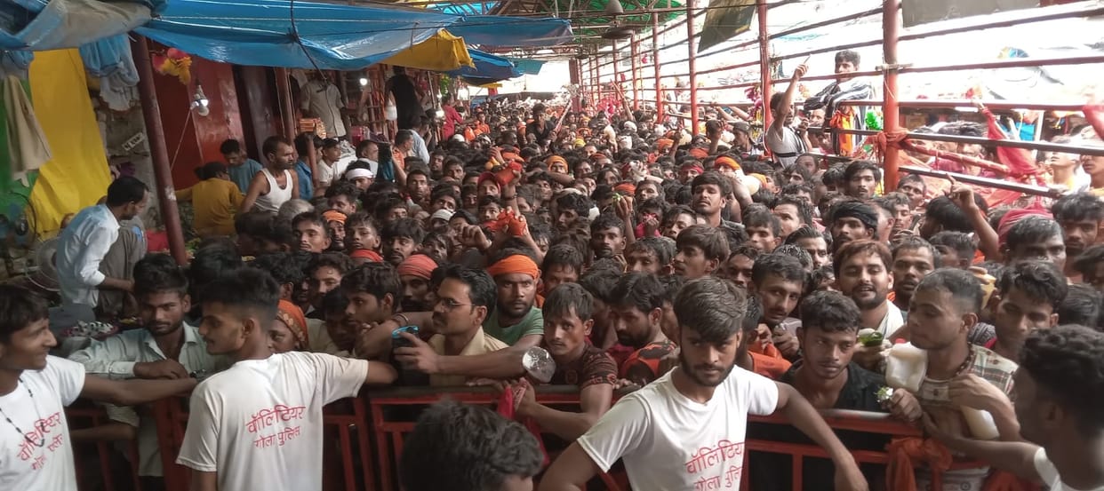 Four lakh Kanwadis performed Jalabhishek on Bhola of Gola