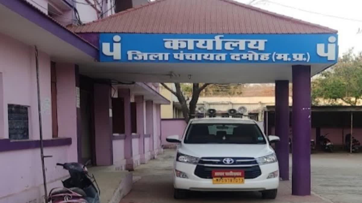 Damoh Services of four employment assistants who went to Bangkok without notice terminated