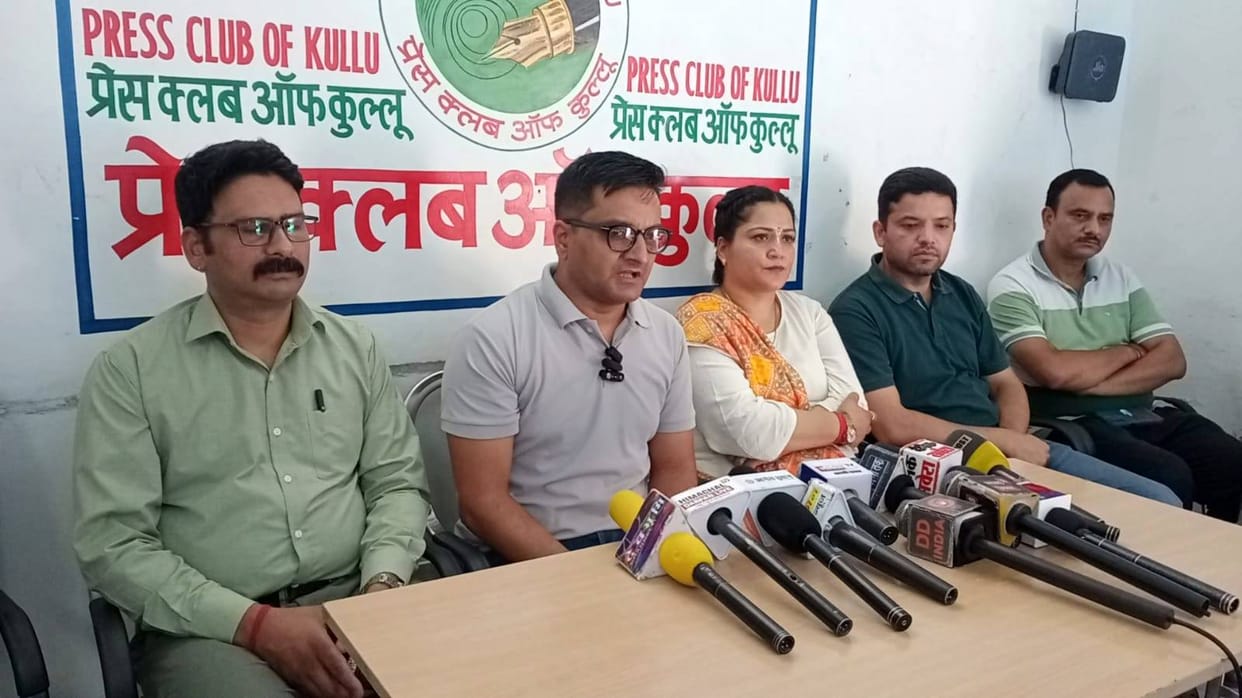 Withdraw the decision of state cadre for DC office employees: Federation