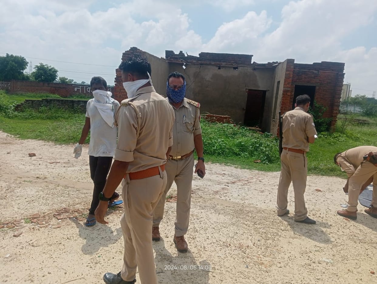 The body of the youth was thrown in Sasni after killing him