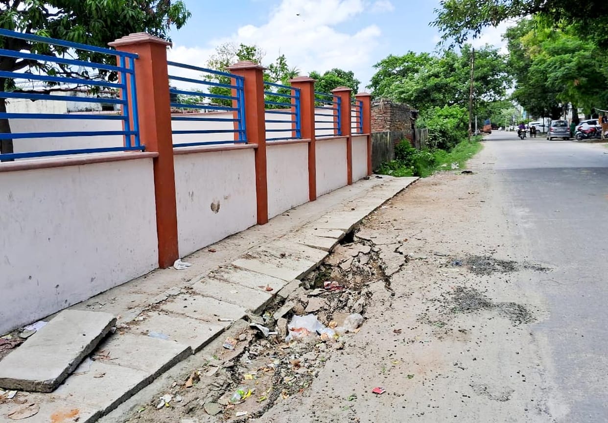 Railway station's pavement collapsed, pedestrians troubled