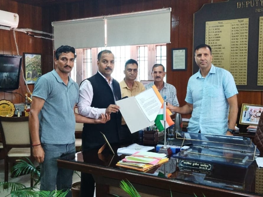 Koldam displaced and affected, memorandum submitted to DC, Bilaspur