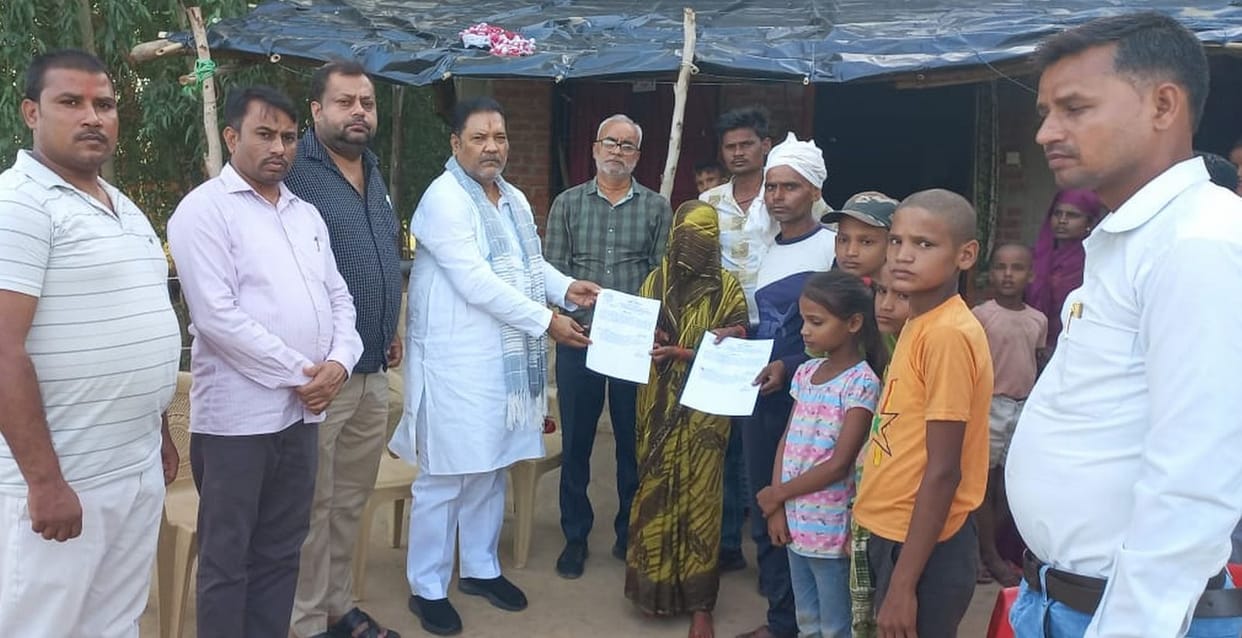 The MLA handed over acceptance letters of Rs 5 lakh each to the family
