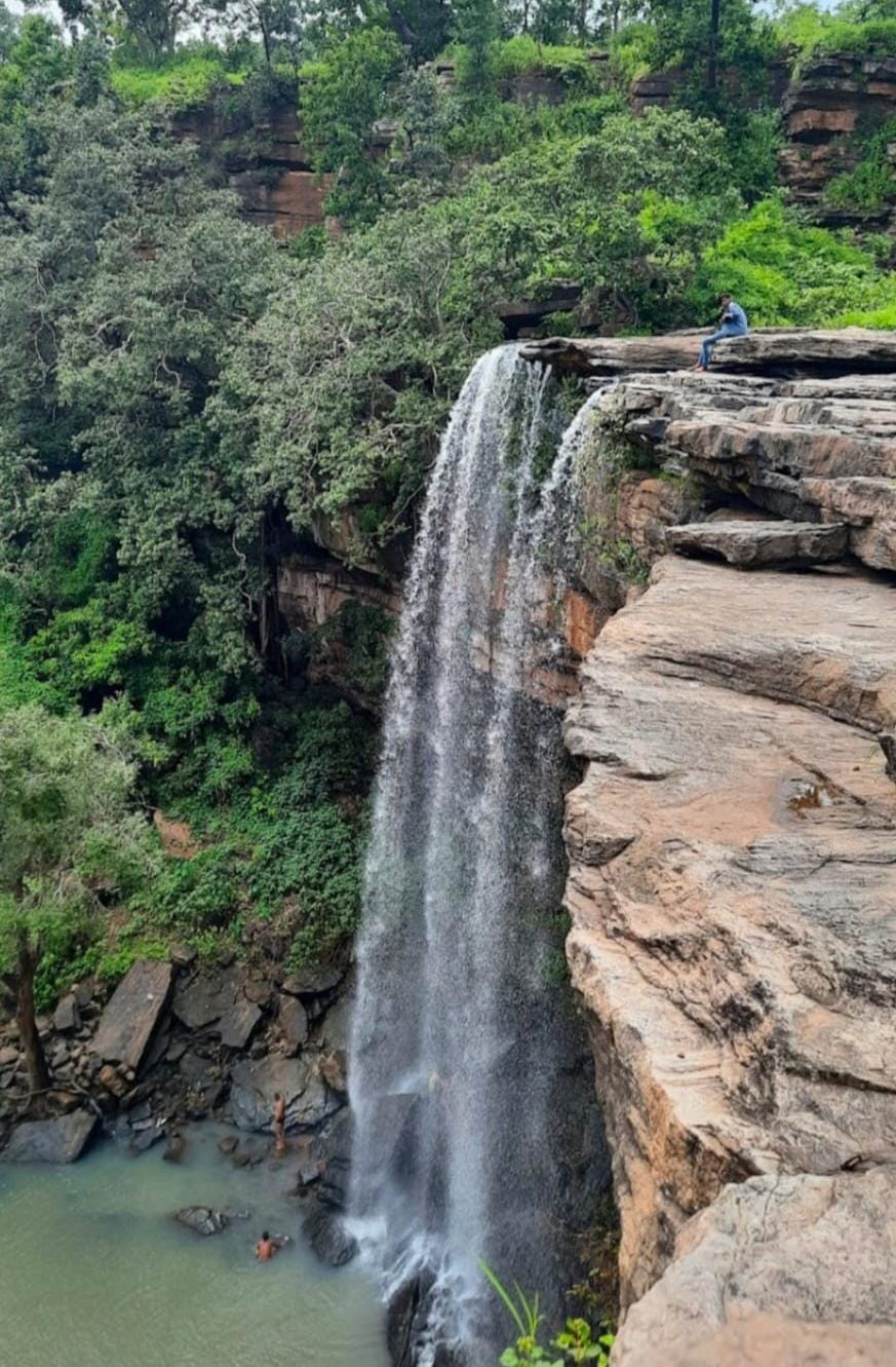 Damoh Young man having fun with friends dies after falling from 50 feet high waterfall