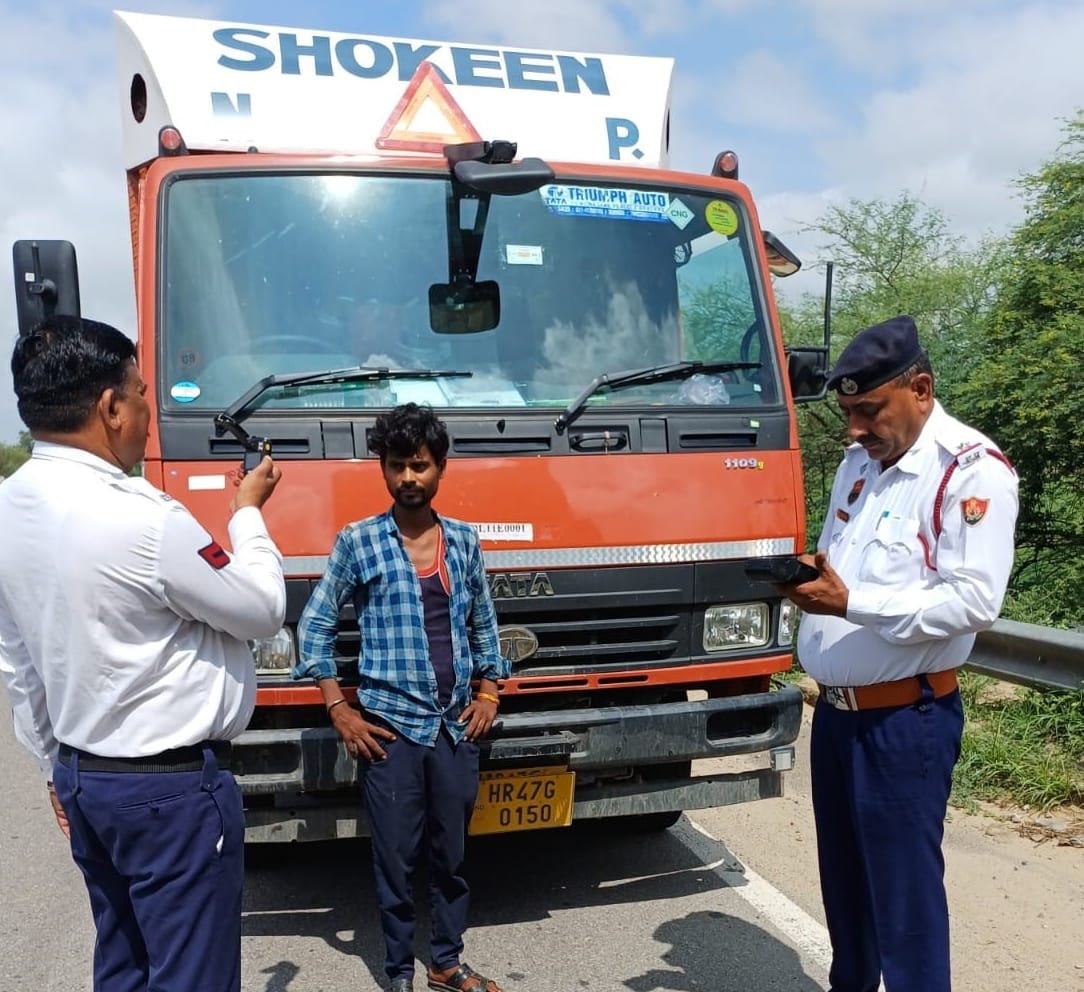 Challan issued to 109 drivers for driving in wrong lane
