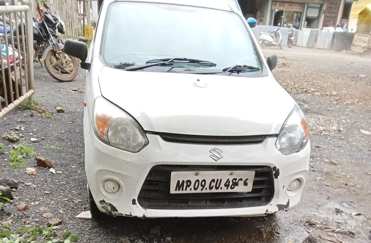 One accused caught smuggling liquor illegally car seized with 7 boxes of liquor