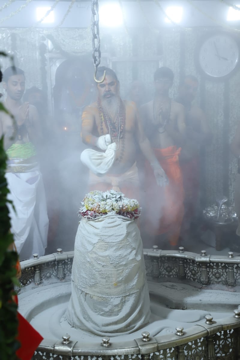 Be it Shaiva or Vaishnav, festivals of both the sects are celebrated in the Mahakal temple