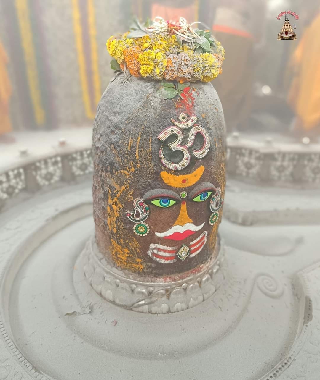 Bhasma Aarti...Baba Mahakal gave darshan in royal form.