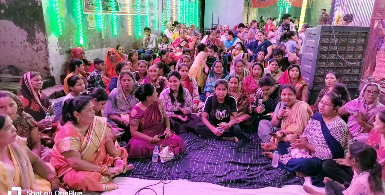 Bhajan Sandhya was held in Kuti temple, devotees of Bhole danced with great enthusiasm