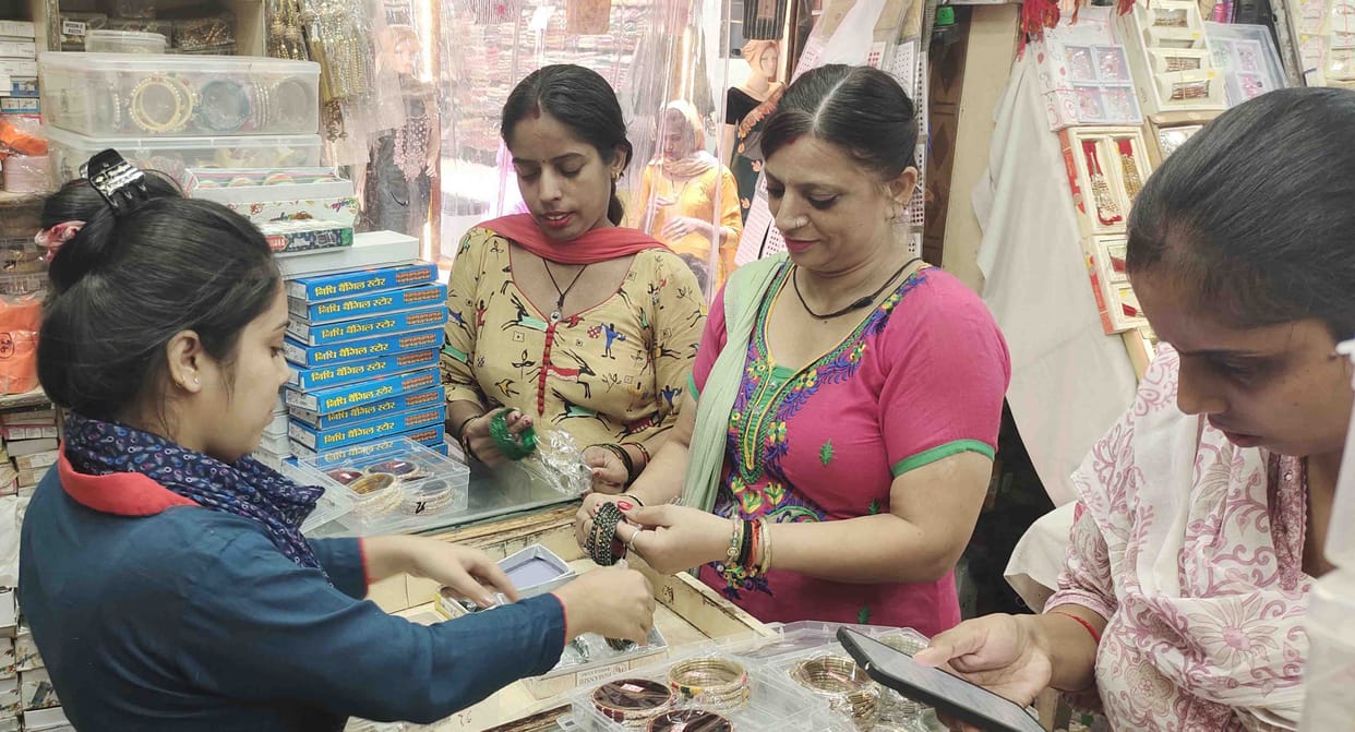 Jerkins and lac bangles of Jaipur sold well, hands decorated with Arabic design mehendi