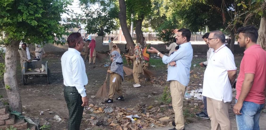 When DMC came out in the field, the vehicles arrived an hour before in the morning to collect garbage from the houses.