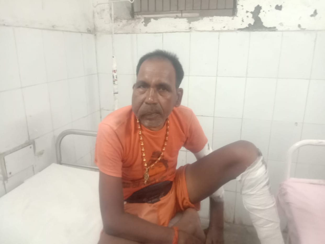 Two Kanwariyas riding a bike got injured after being hit by a car, created a ruckus
