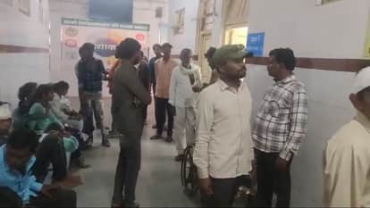 A pickup vehicle of devotees returning from Nagalwadi after darshan overturned 17 injured