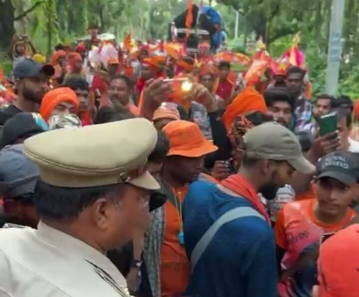 Shiv bhakts create ruckus when Kaanvad gets broken