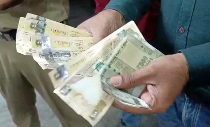 youth made many revelations during interrogation by intelligence agencies in agra who circulating fake notes