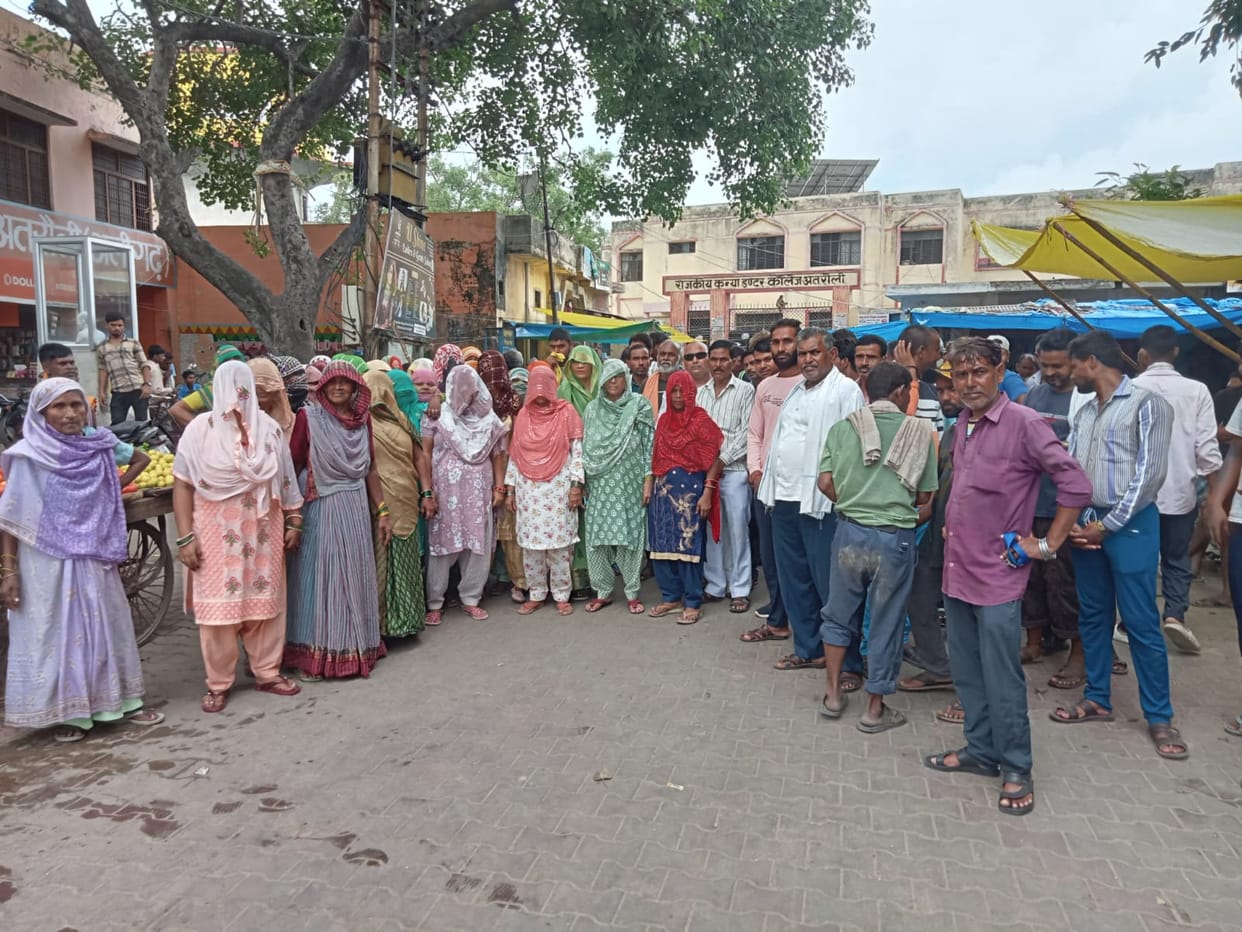 Sanitation workers protest, submit memorandum