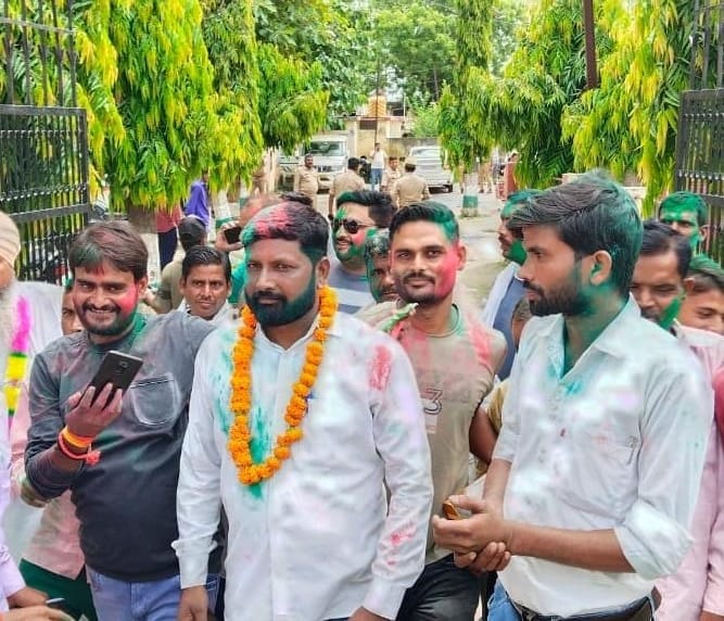 Four village heads including two women were elected, received certificate of victory
