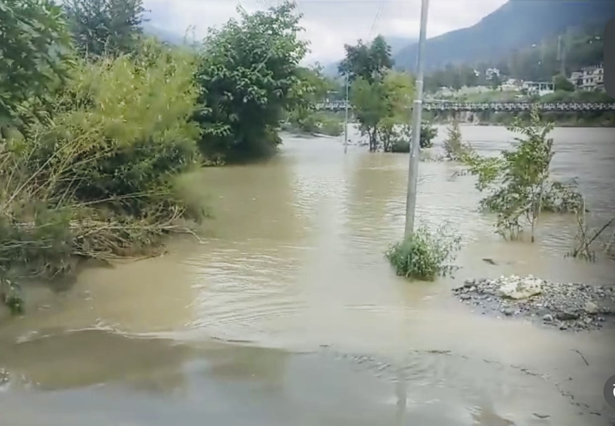 Kurpan Khad, problems increased due to flood, problems of villagers of 10 panchayats, District Kullu