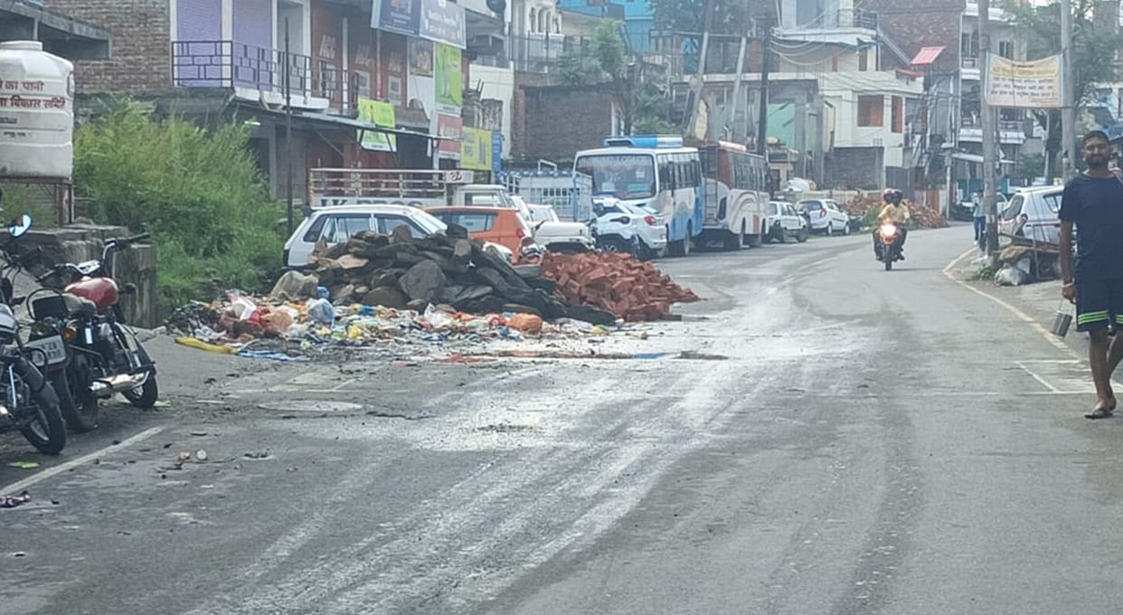 Chamba-Bharmaur highway shrunk due to piles of house construction materials