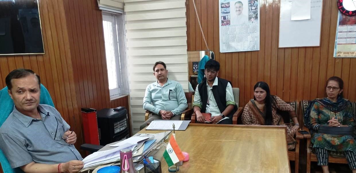 SDM Chaupal Hem Chand Verma held a meeting with officials regarding preparations for the Independence Day celebrations.