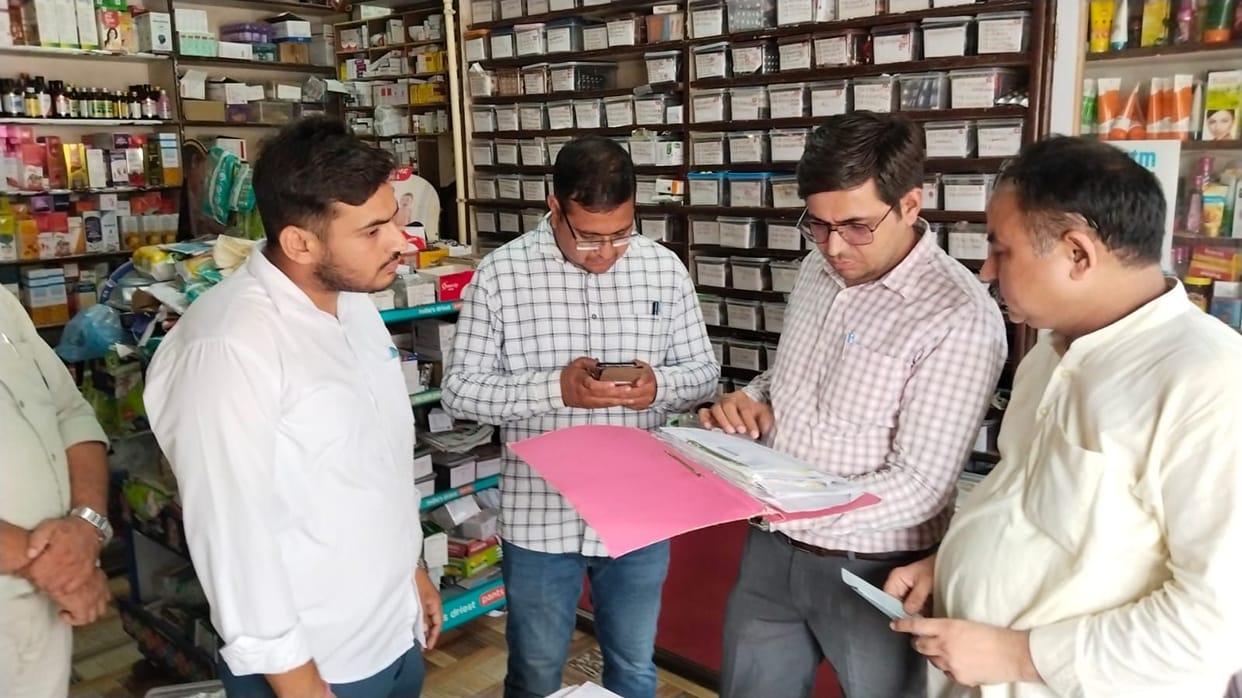 The drug controller's team raided the establishments of four drug sellers in Chang