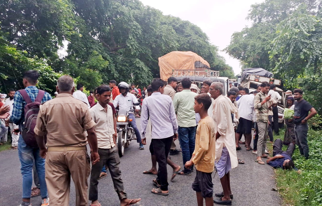 Pickup and Magic collided on the highway, 11 people were injured