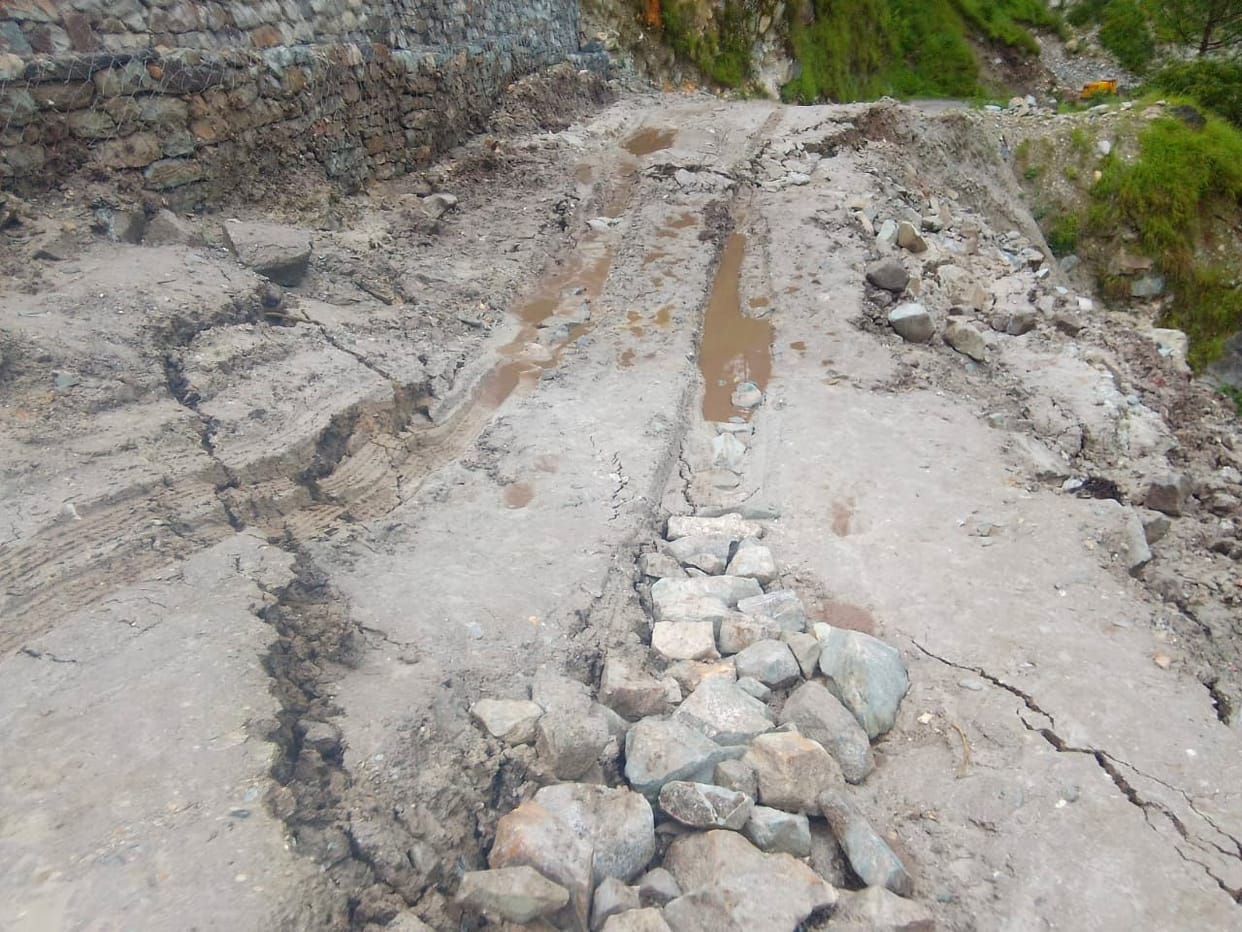 Seripul road problem, villagers upset, Rampur Bushahr