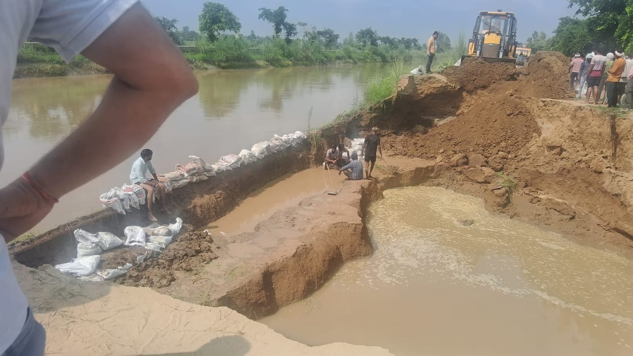 First there was a leak in the track, then the Butana branch canal broke, 60 feet of erosion occurred.