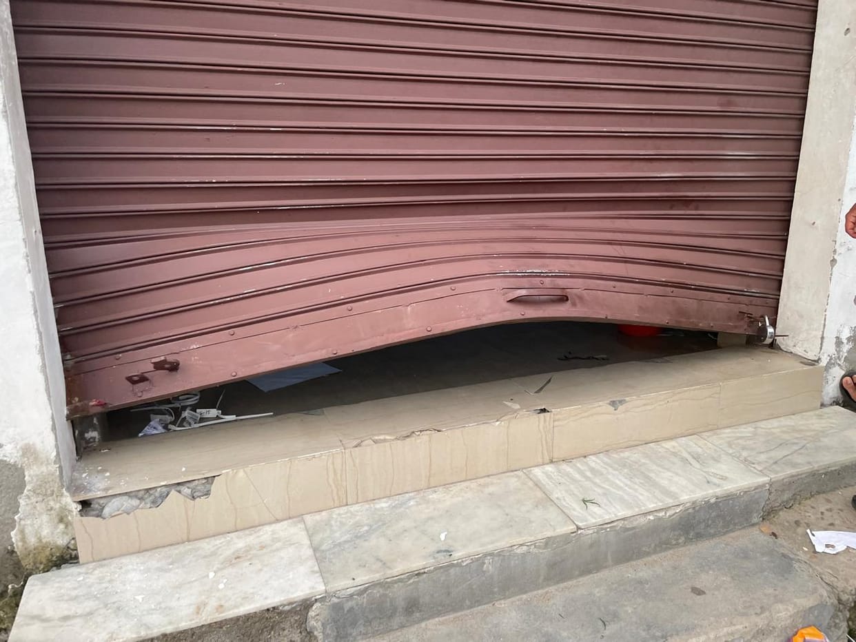 theft case in currier shop