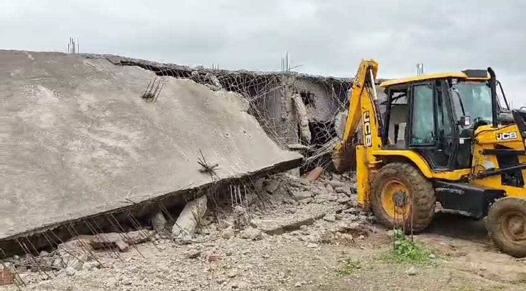 Burhanpur: Madrasa was being run by encroaching on forest land, administration razed it to ground using JCB