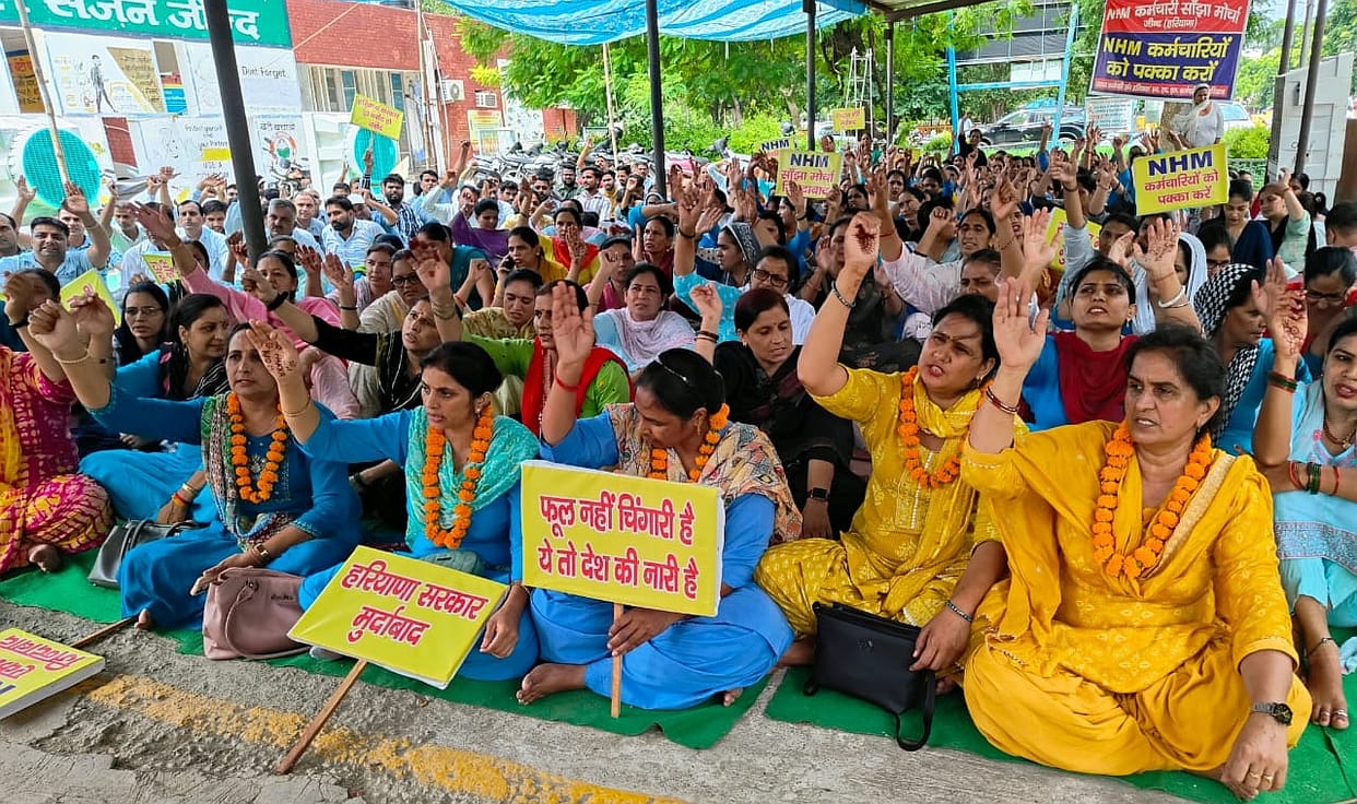 NHM workers started hunger strike