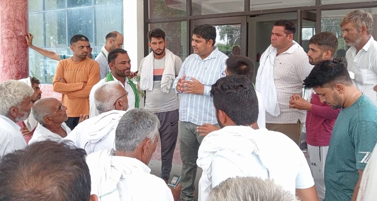 Farmers upset due to not getting canal water, reached office