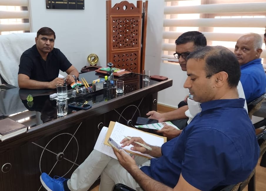 CM Flying searched the records in the Horticulture Department for two hours