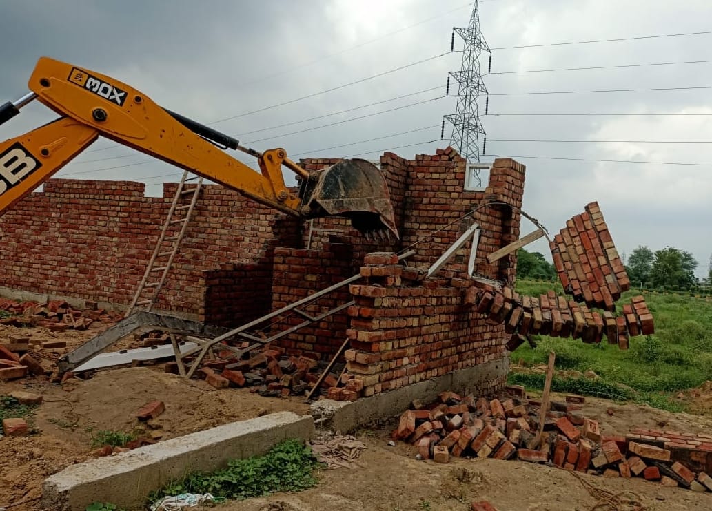 10 under-construction houses demolished in three illegal colonies