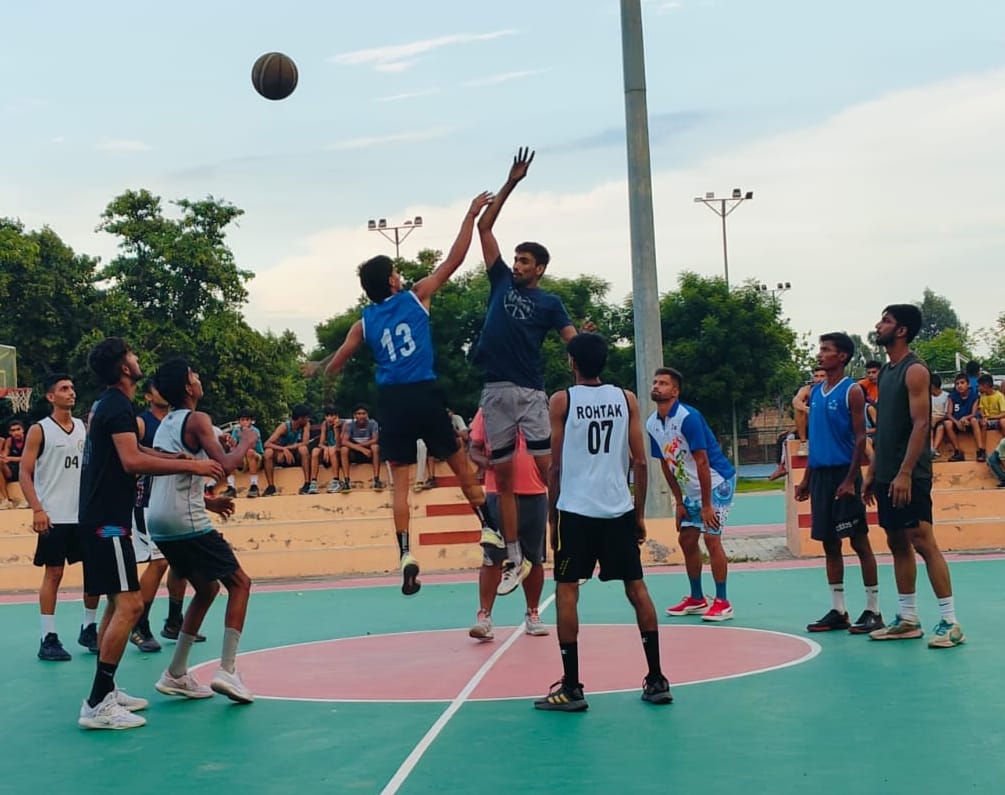 Makdauli Khurd first and Rohtak Handball Club second in handball.