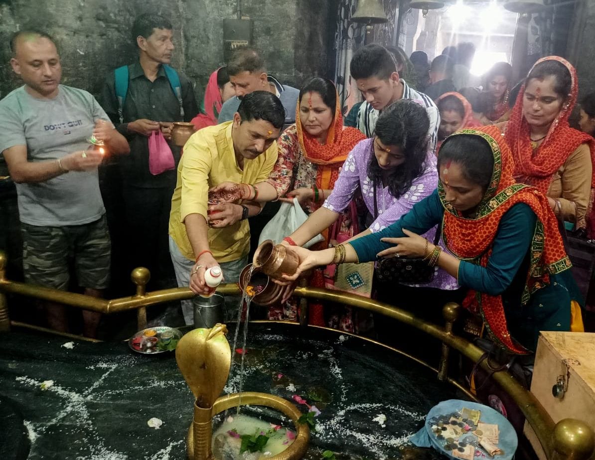 Devotees gathered in Bagnath on Nagpanchami