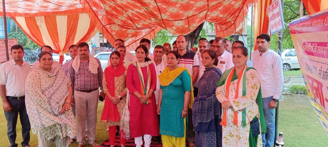 AIDS Control Society employees demonstrated