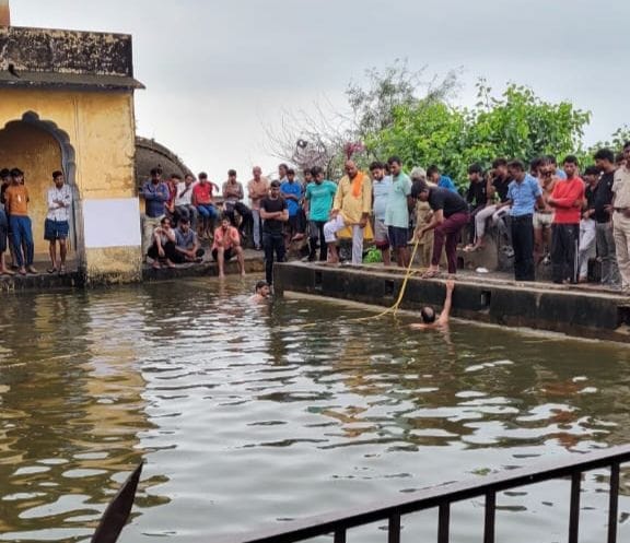 Young man drowned in the pond on Dhosi hill, search continues