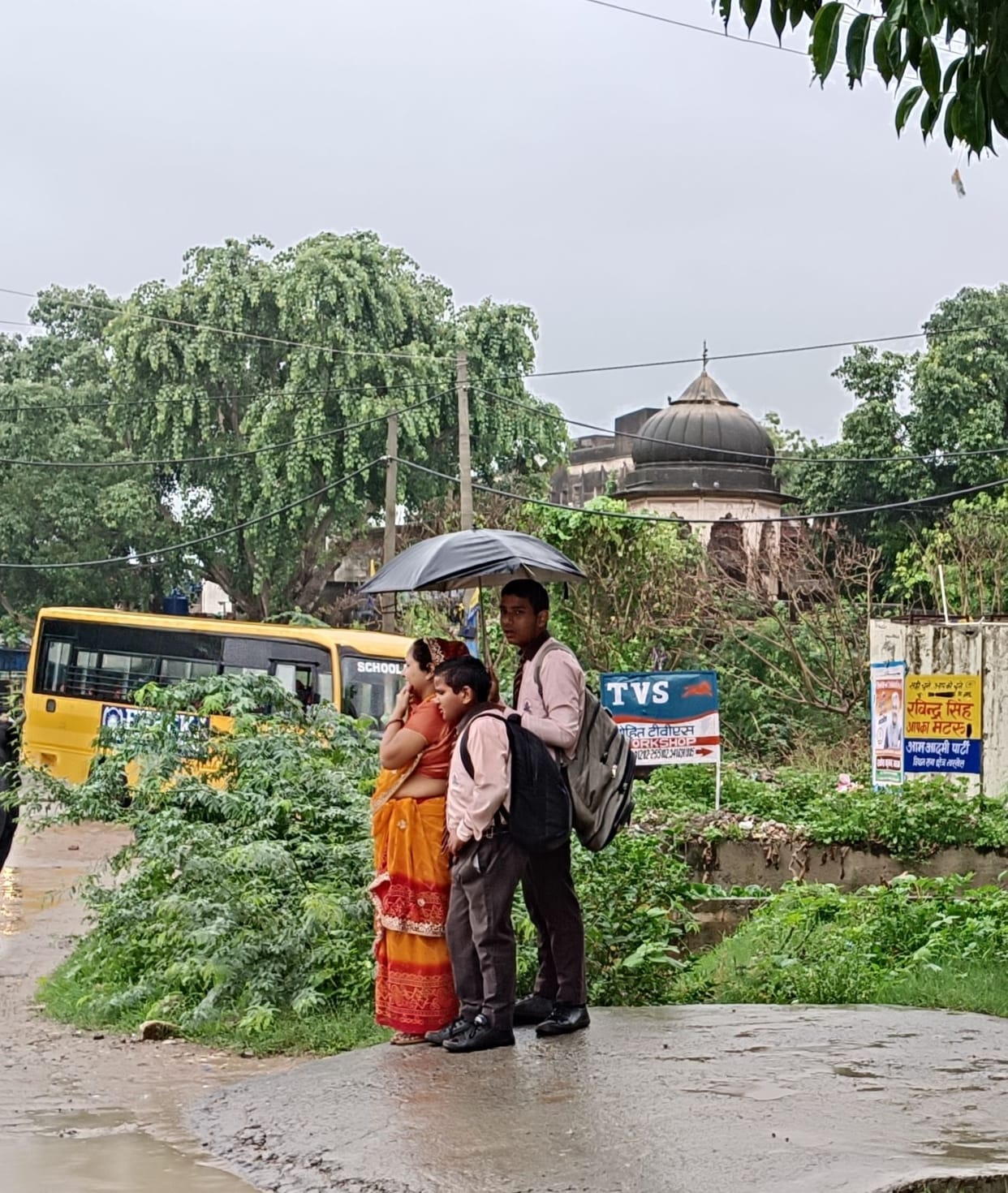 Waterlogging on roads due to rain, children remain worried about going to school